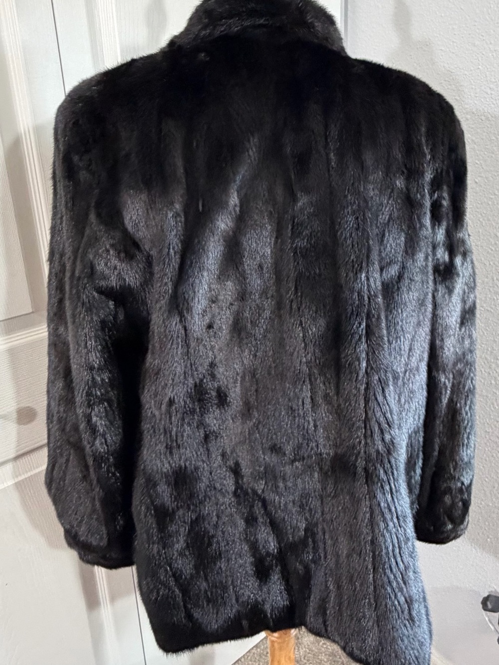 Vintage Saga Mink Fur Coat Genuine Ranched Mink Dark Fur Coat Womens Size 14 - Picture 7 of 16